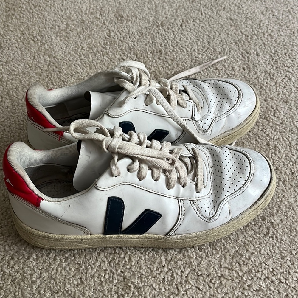 Veja v-10. Red and navy. Womens 6.